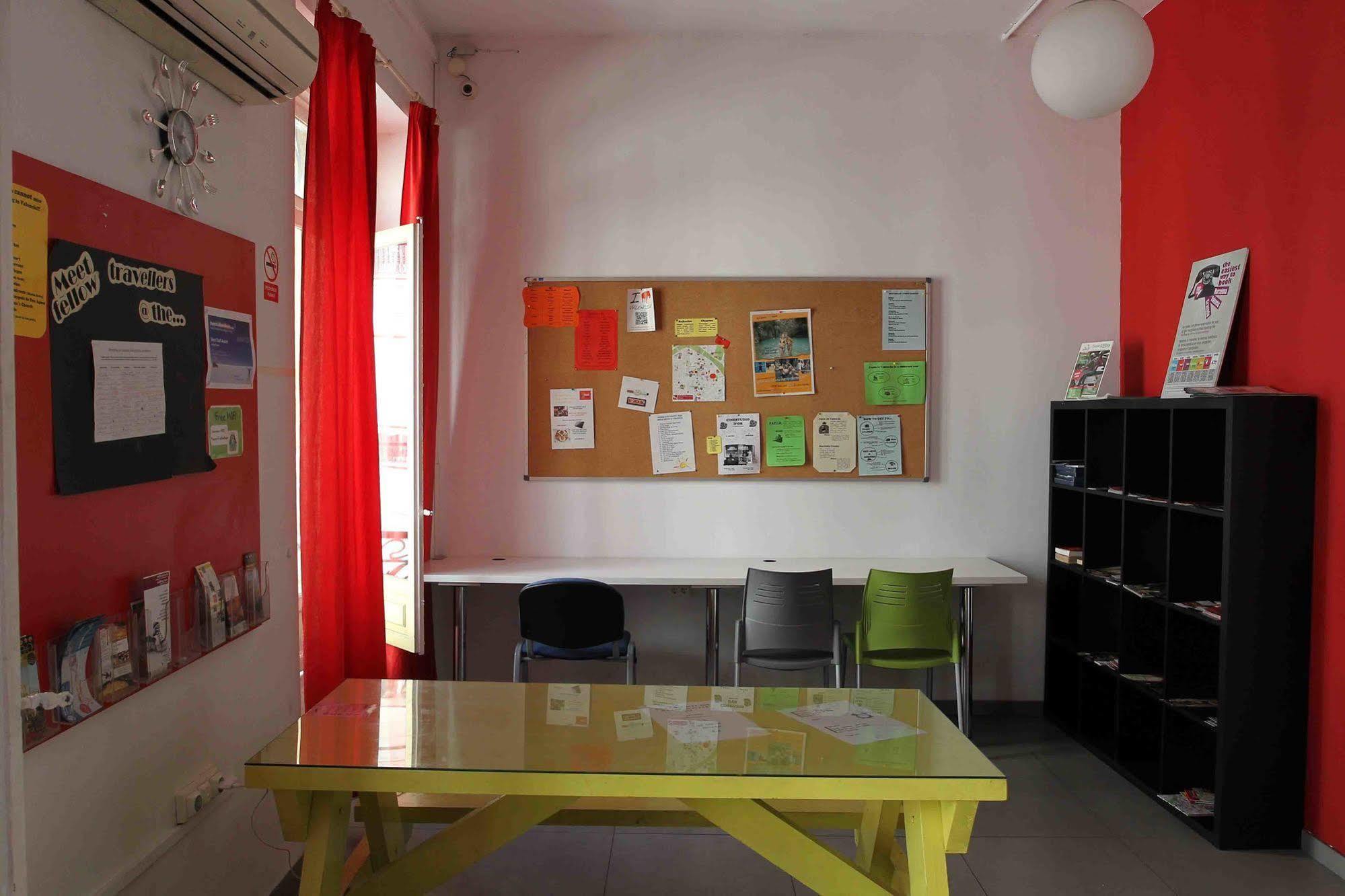 Red Nest Hostal