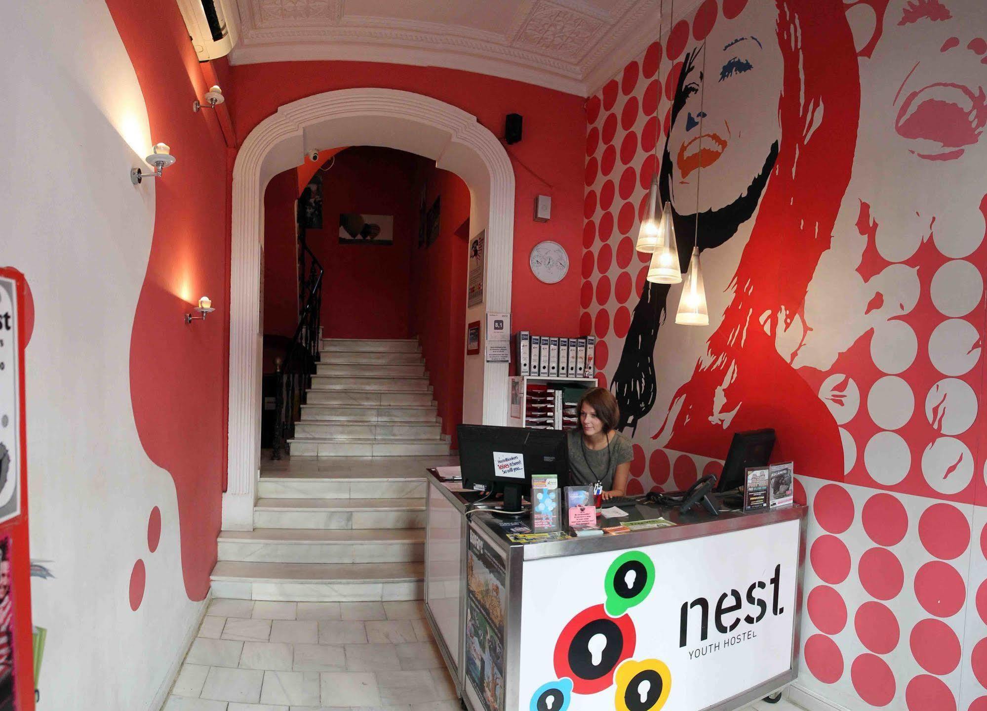 Hostal Red Nest 2*